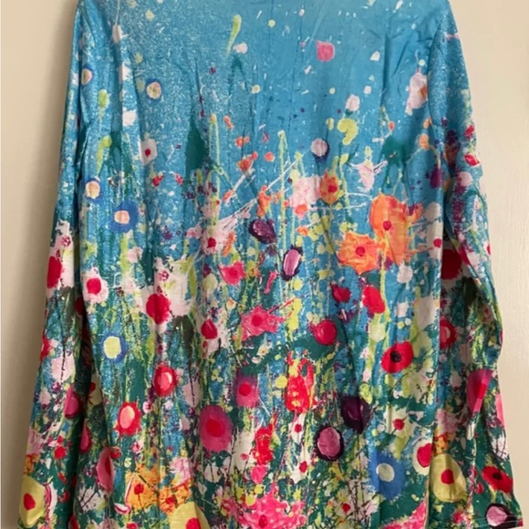 - Beautiful multi colored top, size XXL - Picture 2 of 4